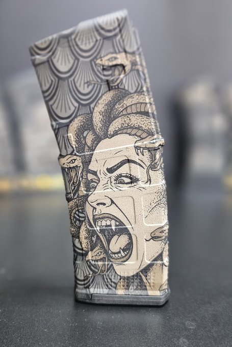 Przykładowy wzór Medusa Pop Art na magazynku PMAG