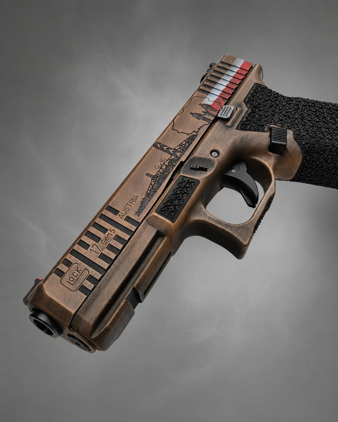 Detal zamka Glock 17 Gen 5 Granica z grawerem i barwami narodowymi
