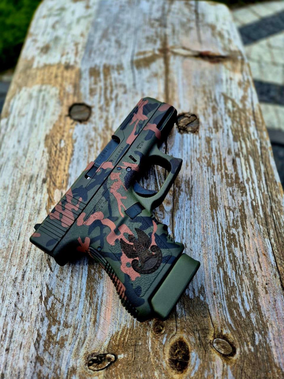 Glock 36 Camo - boczne ujęcie kamuflażu i faktury